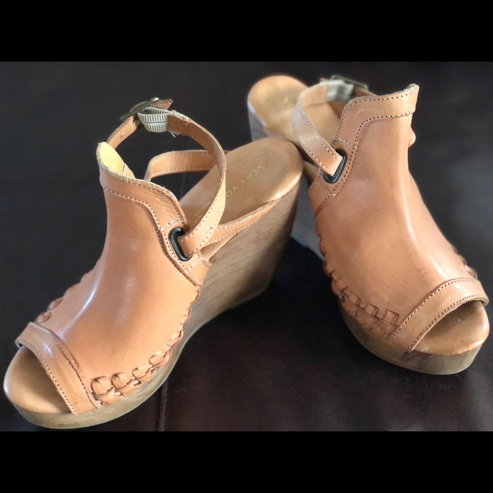 Very volatile sling back wedge sandals